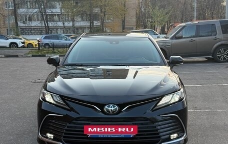Toyota Camry, 2023 год, 3 700 000 рублей, 2 фотография