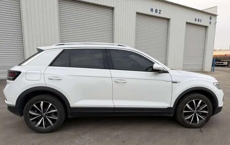 Volkswagen T-Roc I, 2023 год, 1 750 000 рублей, 3 фотография