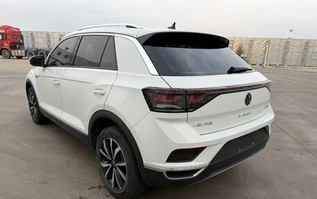 Volkswagen T-Roc I, 2023 год, 1 750 000 рублей, 5 фотография