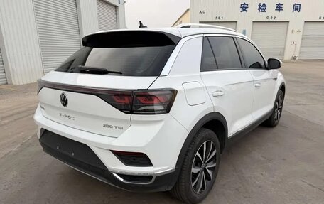 Volkswagen T-Roc I, 2023 год, 1 750 000 рублей, 4 фотография