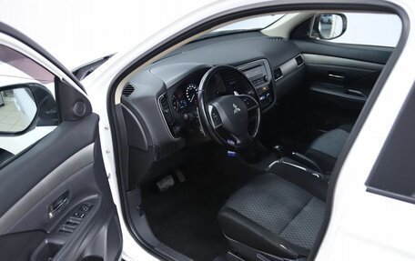 Mitsubishi Outlander III рестайлинг 3, 2013 год, 1 150 000 рублей, 10 фотография