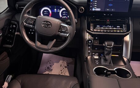Toyota Land Cruiser, 2026 год, 14 000 000 рублей, 9 фотография