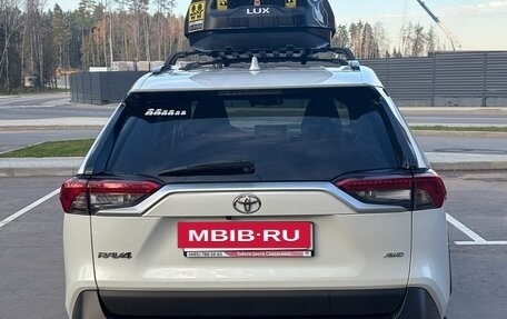 Toyota RAV4, 2021 год, 3 100 000 рублей, 2 фотография