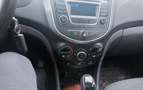 Hyundai Solaris II рестайлинг, 2015 год, 950 000 рублей, 5 фотография