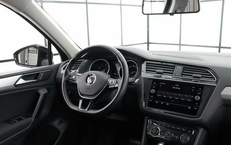 Volkswagen Tiguan II, 2020 год, 2 870 000 рублей, 8 фотография
