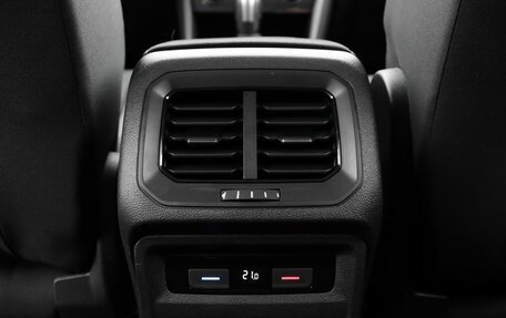 Volkswagen Tiguan II, 2020 год, 2 870 000 рублей, 16 фотография
