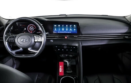Hyundai Elantra, 2021 год, 1 900 000 рублей, 12 фотография