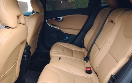 Volvo V40 Cross Country I, 2018 год, 1 980 000 рублей, 13 фотография