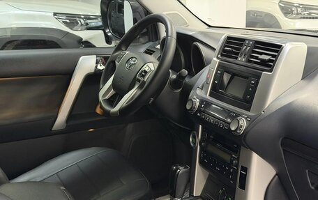 Toyota Land Cruiser Prado 150 рестайлинг, 2011 год, 2 950 000 рублей, 11 фотография