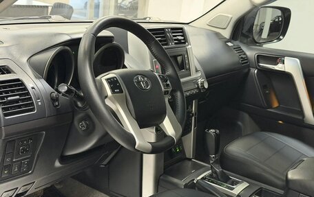 Toyota Land Cruiser Prado 150 рестайлинг, 2011 год, 2 950 000 рублей, 9 фотография
