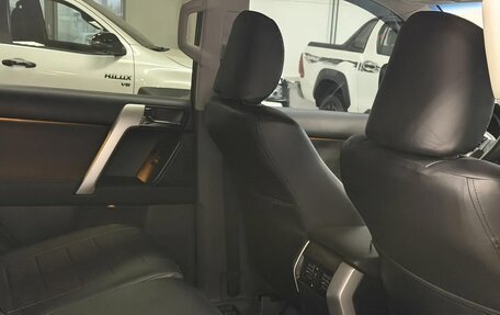 Toyota Land Cruiser Prado 150 рестайлинг, 2011 год, 2 950 000 рублей, 12 фотография