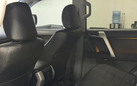 Toyota Land Cruiser Prado 150 рестайлинг, 2011 год, 2 950 000 рублей, 13 фотография