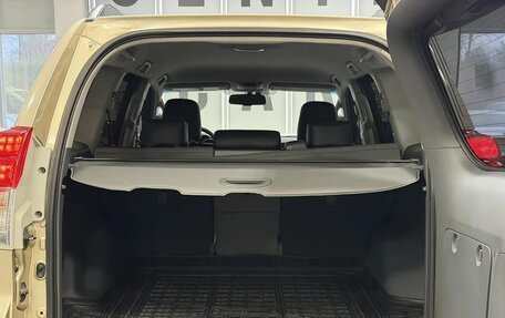 Toyota Land Cruiser Prado 150 рестайлинг, 2011 год, 2 950 000 рублей, 16 фотография