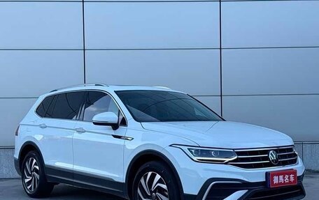Volkswagen Tiguan II, 2023 год, 2 430 001 рублей, 3 фотография