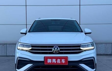 Volkswagen Tiguan II, 2023 год, 2 430 001 рублей, 2 фотография