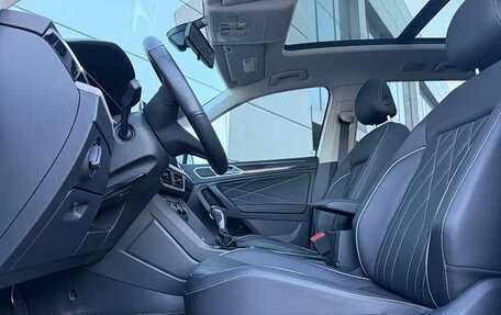 Volkswagen Tiguan II, 2023 год, 2 430 001 рублей, 8 фотография