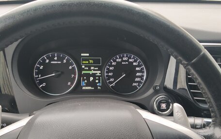 Mitsubishi Outlander III рестайлинг 3, 2014 год, 1 650 000 рублей, 1 фотография