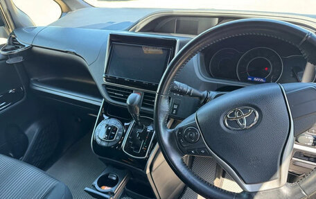 Toyota Voxy III, 2021 год, 2 250 000 рублей, 9 фотография