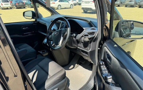 Toyota Voxy III, 2021 год, 2 250 000 рублей, 5 фотография