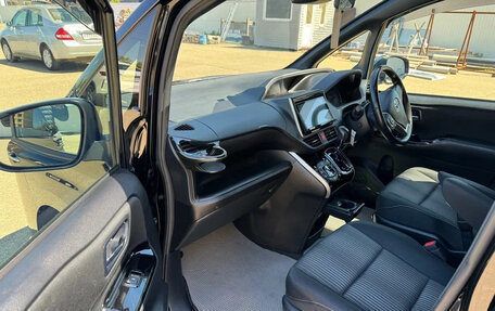 Toyota Voxy III, 2021 год, 2 250 000 рублей, 7 фотография