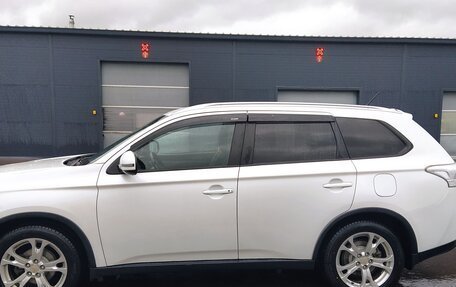 Mitsubishi Outlander III рестайлинг 3, 2014 год, 1 650 000 рублей, 6 фотография