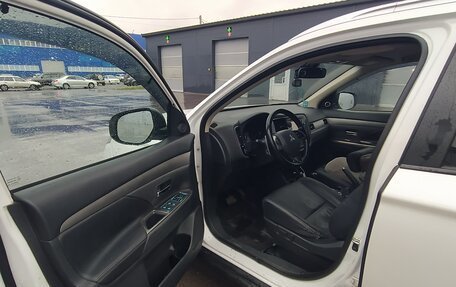 Mitsubishi Outlander III рестайлинг 3, 2014 год, 1 650 000 рублей, 15 фотография