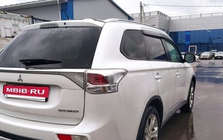 Mitsubishi Outlander III рестайлинг 3, 2014 год, 1 650 000 рублей, 8 фотография