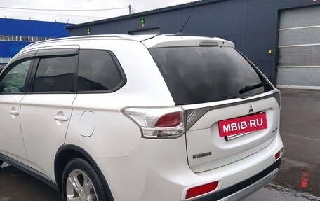 Mitsubishi Outlander III рестайлинг 3, 2014 год, 1 650 000 рублей, 7 фотография