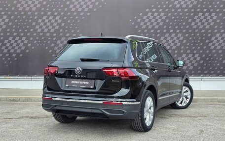 Volkswagen Tiguan II, 2021 год, 3 099 000 рублей, 2 фотография