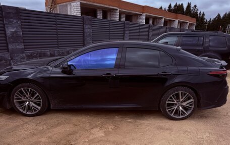 Toyota Camry, 2021 год, 2 900 000 рублей, 3 фотография