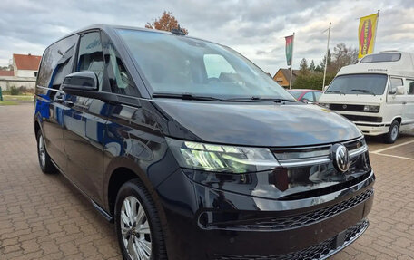 Volkswagen Multivan, 2022 год, 4 180 000 рублей, 3 фотография