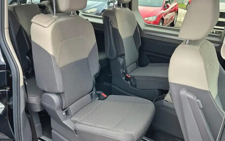 Volkswagen Multivan, 2022 год, 4 180 000 рублей, 5 фотография