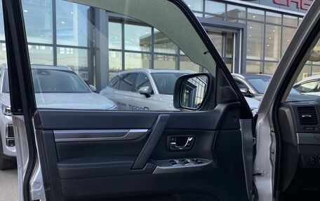 Mitsubishi Pajero IV рестайлинг 2, 2013 год, 1 899 000 рублей, 17 фотография