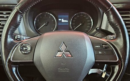 Mitsubishi Outlander III рестайлинг 3, 2018 год, 1 740 000 рублей, 11 фотография