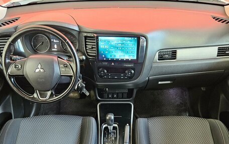 Mitsubishi Outlander III рестайлинг 3, 2018 год, 1 740 000 рублей, 9 фотография