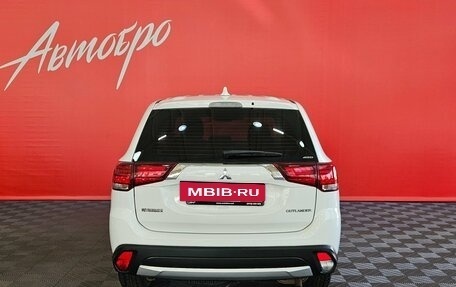 Mitsubishi Outlander III рестайлинг 3, 2018 год, 1 740 000 рублей, 4 фотография