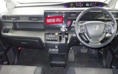 Honda Stepwgn IV рестайлинг, 2016 год, 1 240 000 рублей, 2 фотография