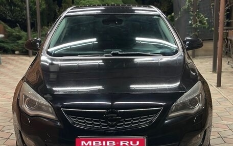 Opel Astra J, 2011 год, 640 000 рублей, 2 фотография