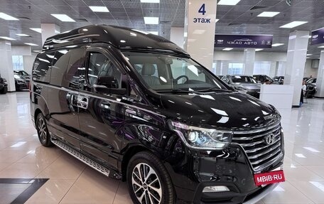 Hyundai Grand Starex Grand Starex I рестайлинг 2, 2018 год, 3 830 000 рублей, 2 фотография