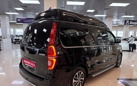 Hyundai Grand Starex Grand Starex I рестайлинг 2, 2018 год, 3 830 000 рублей, 3 фотография