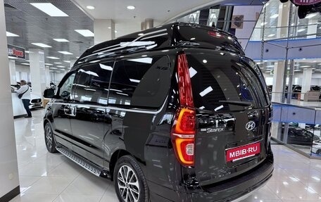 Hyundai Grand Starex Grand Starex I рестайлинг 2, 2018 год, 3 830 000 рублей, 4 фотография
