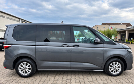 Volkswagen Multivan, 2022 год, 5 290 000 рублей, 7 фотография