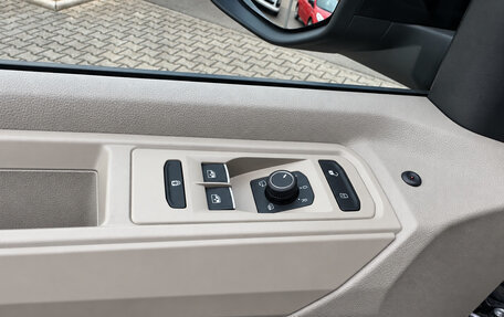 Volkswagen Multivan, 2022 год, 5 290 000 рублей, 9 фотография