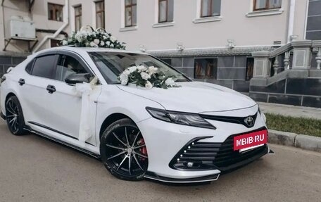 Toyota Camry, 2021 год, 3 950 000 рублей, 4 фотография
