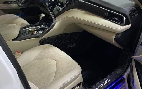 Toyota Camry, 2021 год, 3 950 000 рублей, 13 фотография