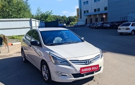Hyundai Solaris II рестайлинг, 2015 год, 950 000 рублей, 1 фотография