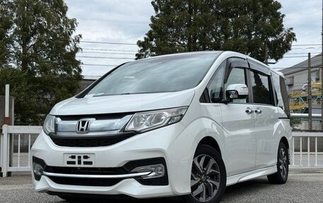 Honda Stepwgn IV рестайлинг, 2018 год, 1 610 000 рублей, 1 фотография