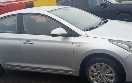 Hyundai Solaris II рестайлинг, 2018 год, 940 000 рублей, 2 фотография
