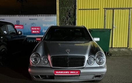 Mercedes-Benz E-Класс, 1997 год, 410 000 рублей, 1 фотография