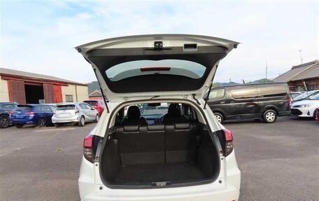Honda Vezel, 2022 год, 1 430 000 рублей, 14 фотография